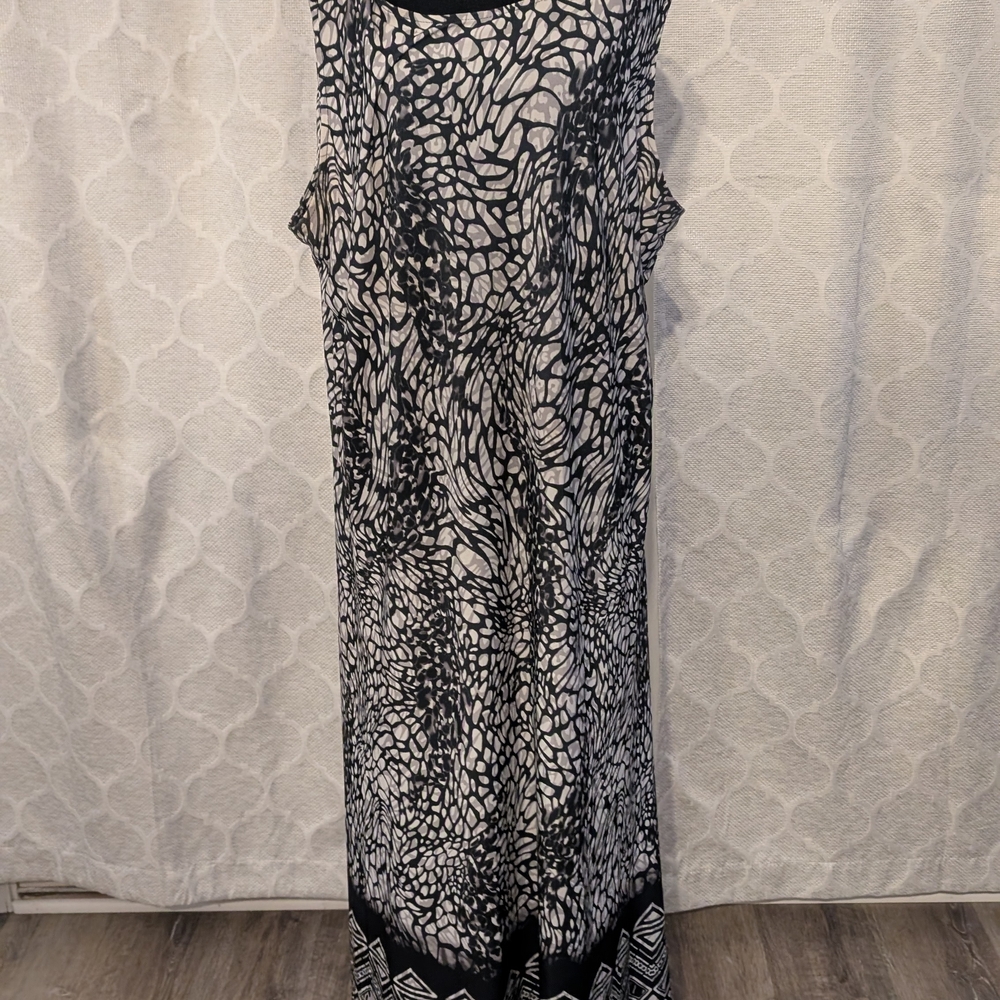 Roaman's Elegant Black and White Dress
